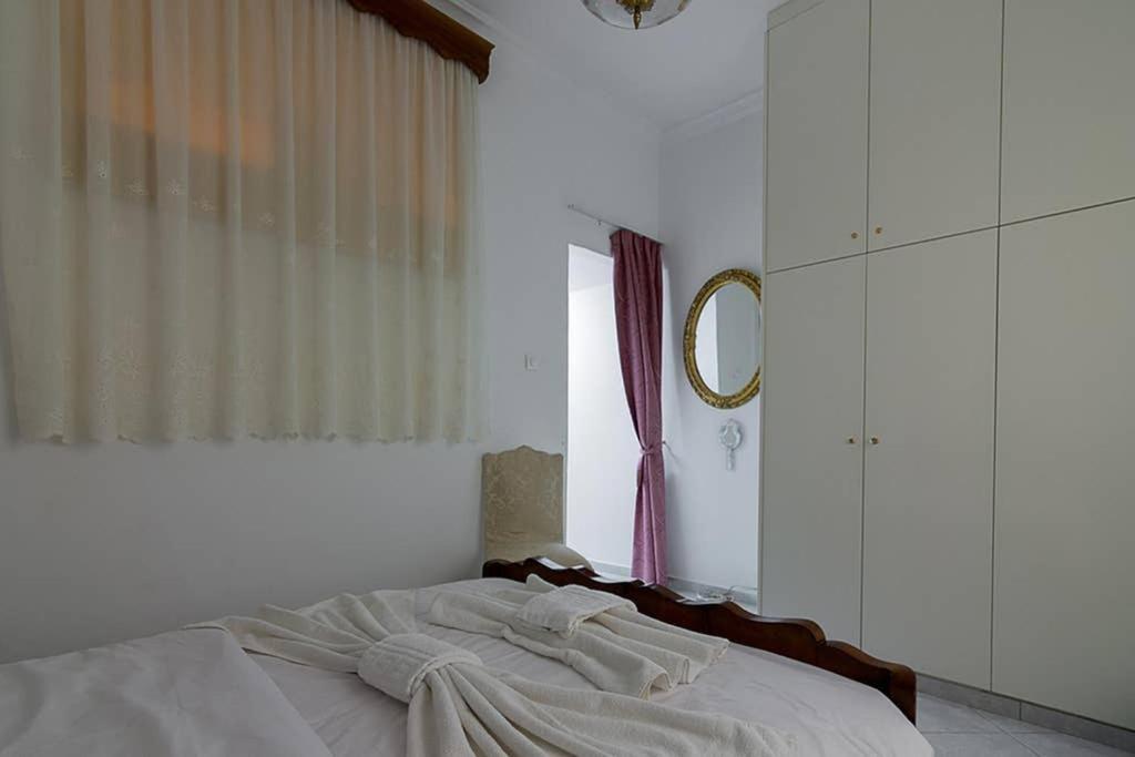 Vintage Style Apartment With Beautiful Backyard アテネ エクステリア 写真