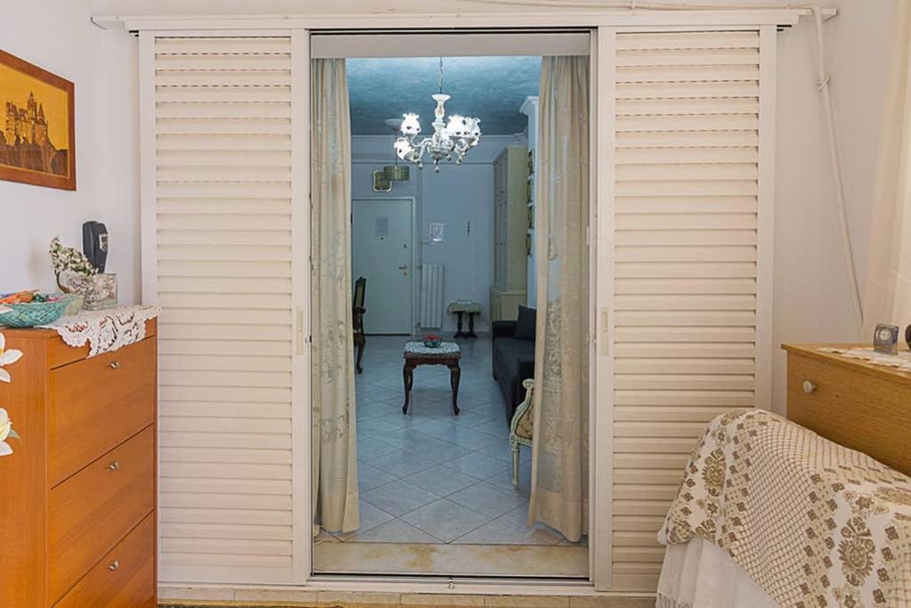 Vintage Style Apartment With Beautiful Backyard アテネ エクステリア 写真